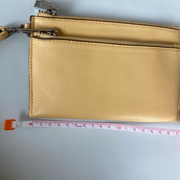 A new day wristlet set. Shiny. Small handbag - Picture 2 of 5